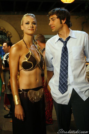 Yvonne Strahovski poses with Chuck in Princess Leia bikini