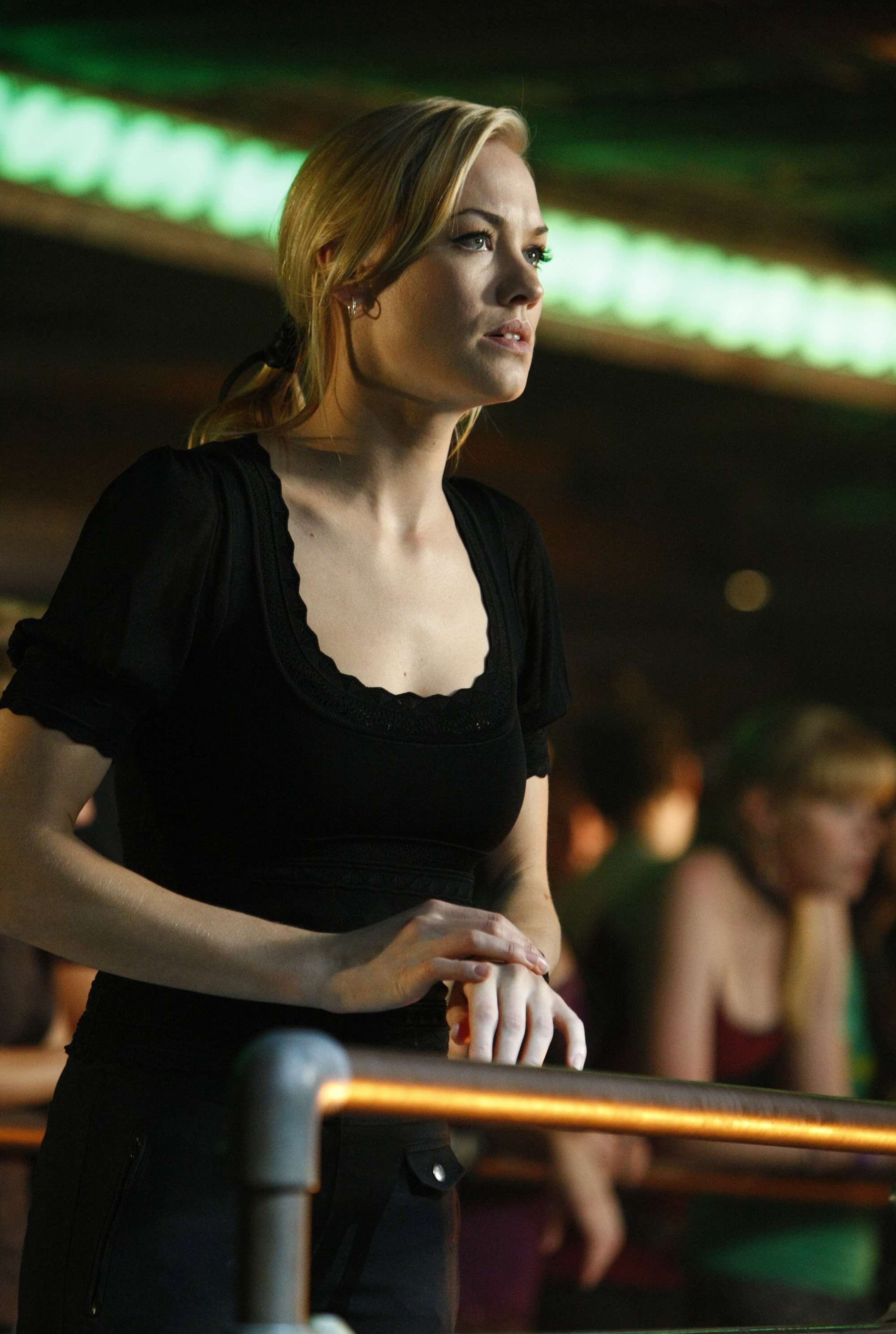 Yvonne Strahovski  looking worried in black