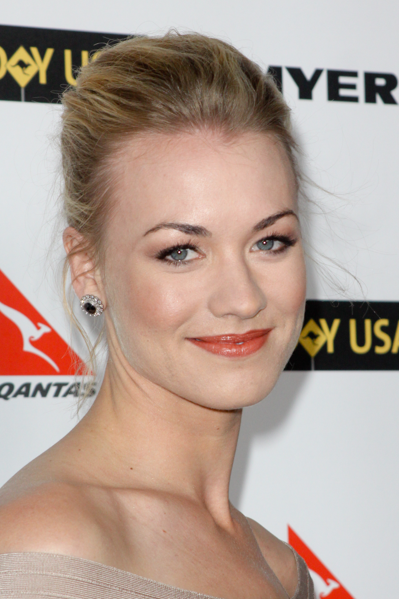 Yvonne Strahovski  