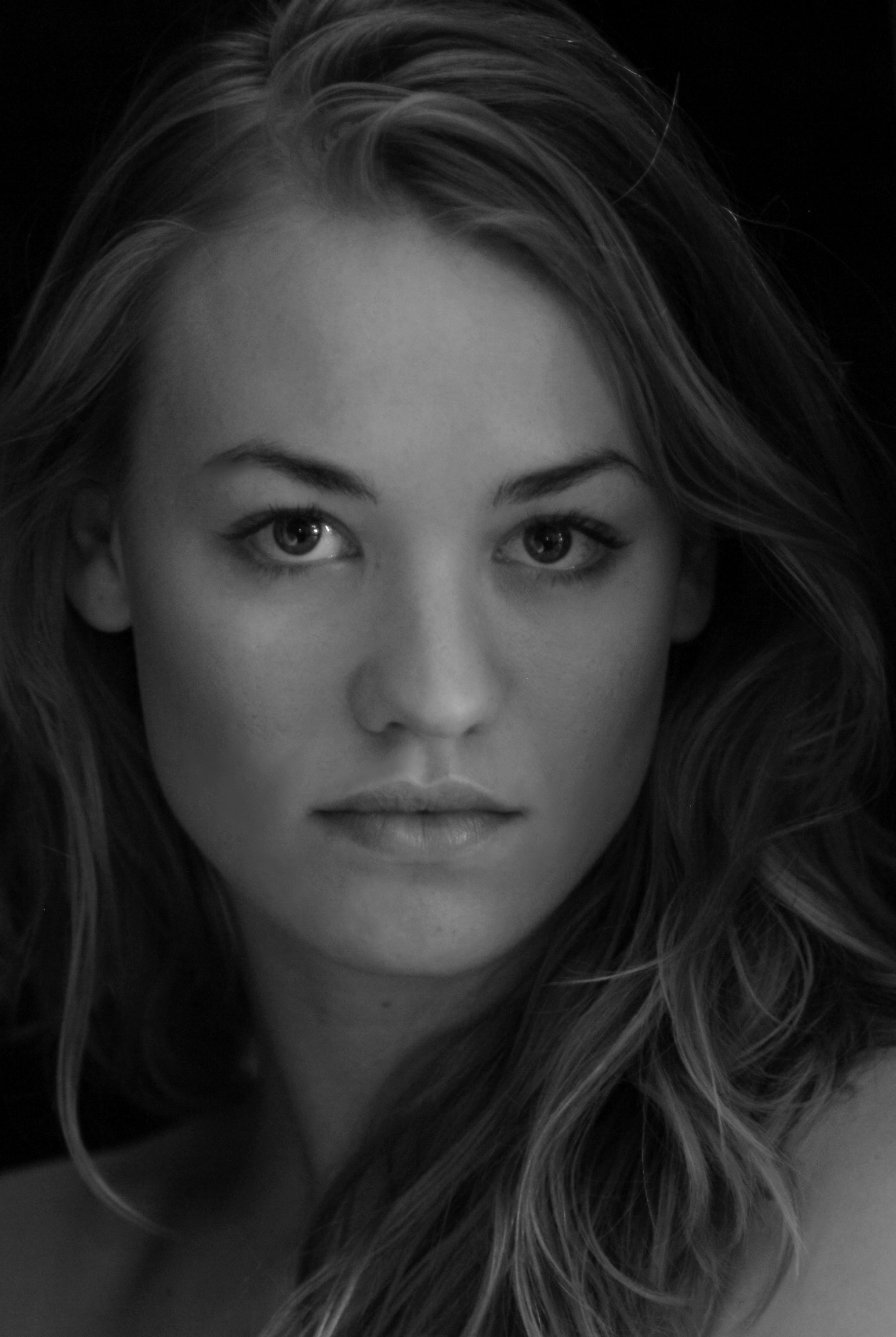 Yvonne Strahovski looking right though you