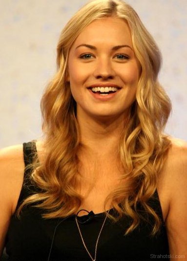 Yvonne Strahovski  Smiles in black