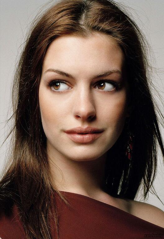 Anne Hathaway headshot