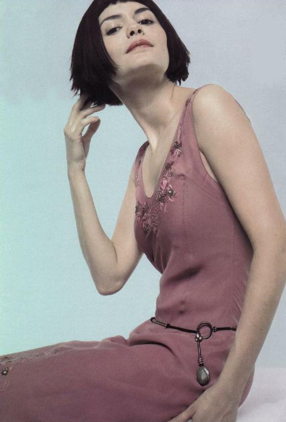 Audrey Tautou - retro pink dress 