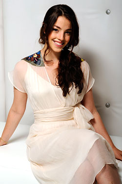Olivia Thirlby again smiles pretty in classic off white dress