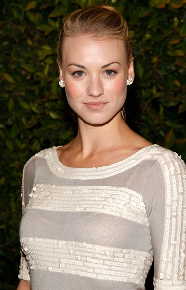 Yvonne Strahovski - white and grey striped sweater