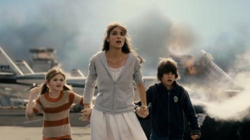 Amanda Peet and kids manage to escape as Vegas crumbles around them in one of the films many close calls