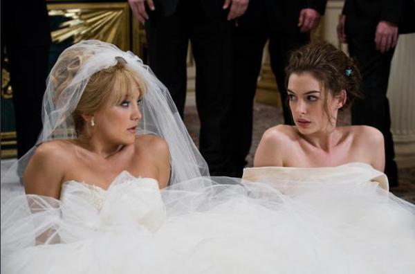 Anne Hathaway and Kate Hudson in wedding dresses - Bride Wars
