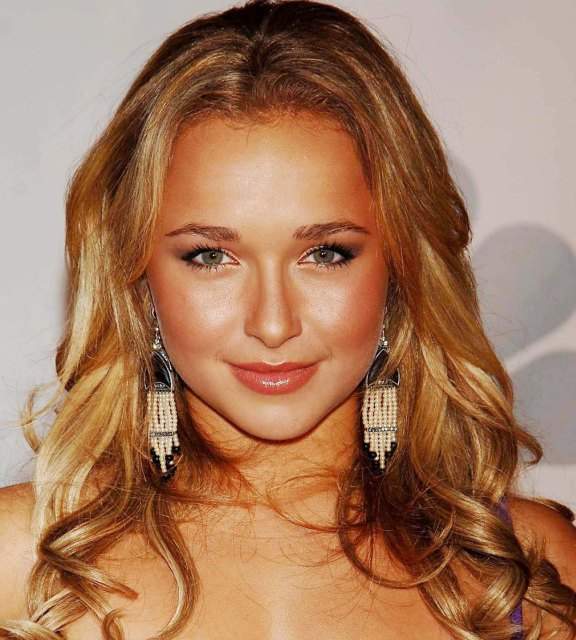 Hayden Panettiere - beaded earrings