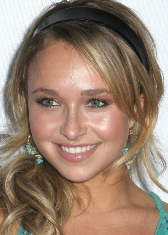 Hayden Panettiere - black headband - light blue jewelry and top