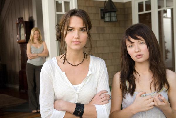 Emily Browning, Elizabeth Banks, Arielle Kebbel - the Uninvited